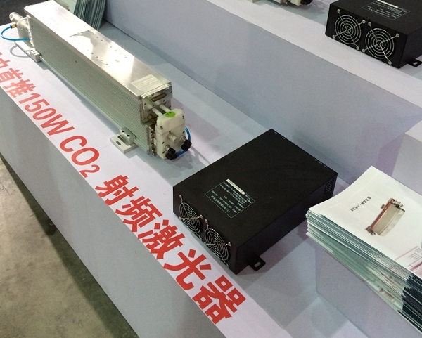 冷卻溫度對(duì)二氧化碳激光器的影響
