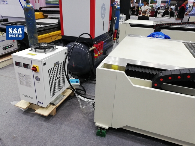 激光技術(shù)深入新能源汽車鋰電池加工行業(yè)，冷水機為其保駕護(hù)航