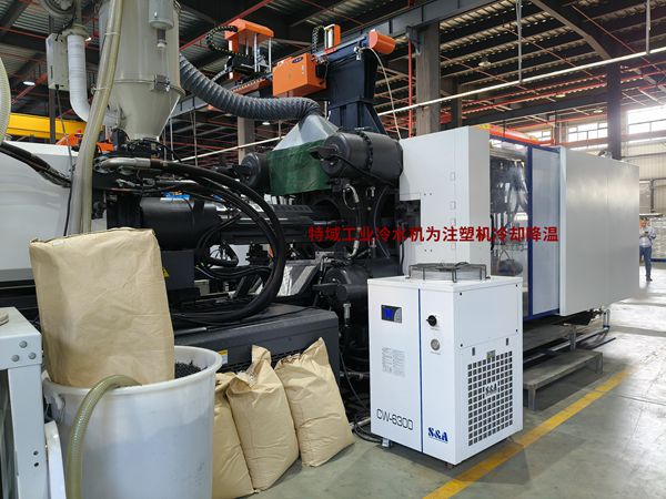 人生就是博工业冷水机CW-6300为注塑机冷却降温