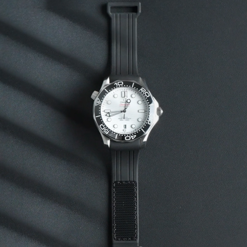 维瑞亚VAGENARI 魔术贴橡胶表带 适用于新海马300 三针42mm