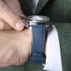 维瑞亚橡胶表带适用于欧米加超霸计时月相44.25