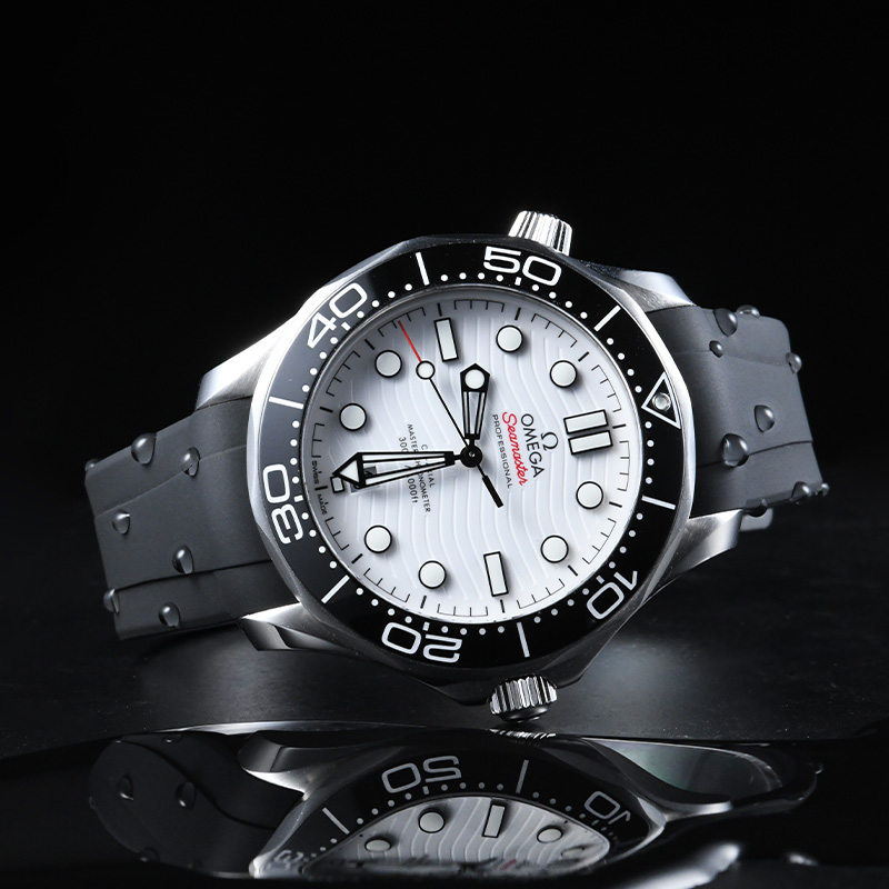 维瑞亚橡胶表带适用于海马潜水300m 42mm（日历窗在6点位）