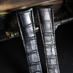 维瑞亚美洲鳄鱼皮表带适用于卡地亚卡历博42mm  W7100037