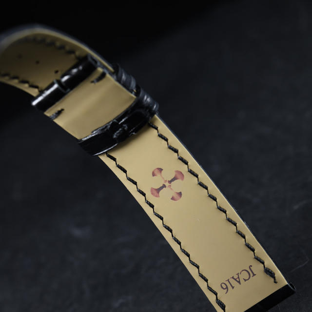 维瑞亚美洲鳄鱼皮表带适用于卡地亚坦克 W5200002