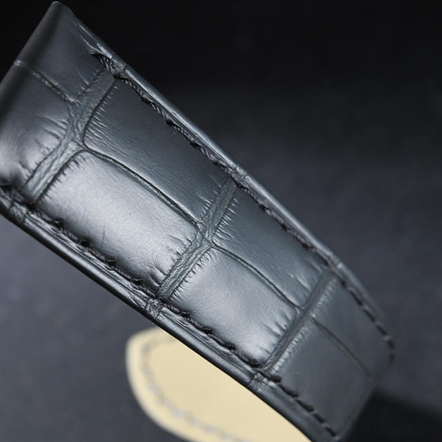 维瑞亚美洲鳄鱼皮表带适用于卡地亚坦克 WSTA0028