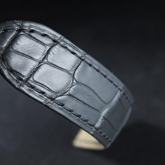 维瑞亚美洲鳄鱼皮表带适用于卡地亚坦克 WSTA0028