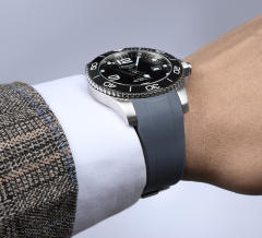 【单色新外观】维瑞亚橡胶表带适用于浪琴康卡斯41/43mm