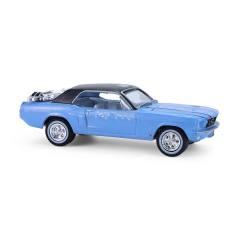 野马硬顶轿跑含后备箱滑雪架及雪具